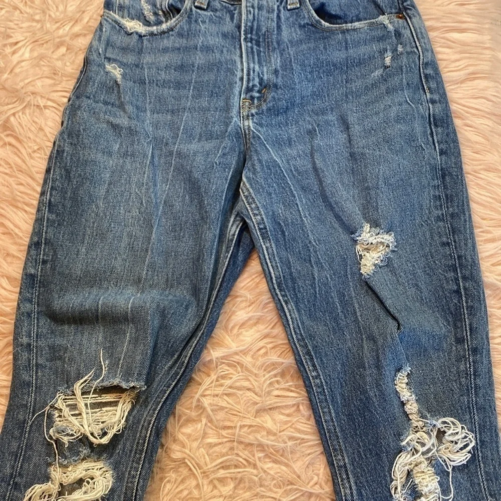 Abercrombie & Fitch High Rise Mom Jean Distressed Curve Love sz 25